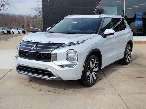 New 2026 Mitsubishi Outlander SEL image 1