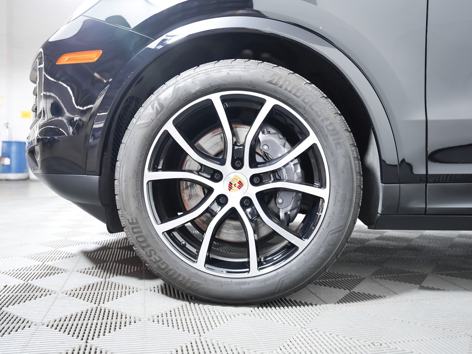 Certified 2024 Porsche Cayenne Coupe AWD/4WD image 9