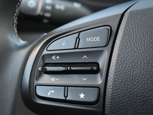 Used 2025 Hyundai Venue SEL FWD image 18