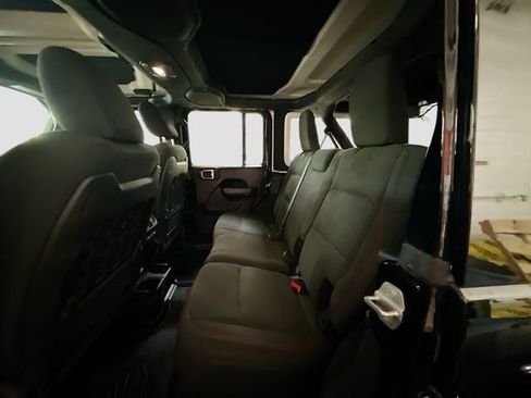 Used 2018 Jeep Wrangler Unlimited Rubicon AWD/4WD image 22