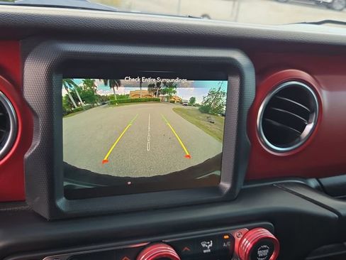 Used 2023 Jeep Wrangler Unlimited Rubicon image 26