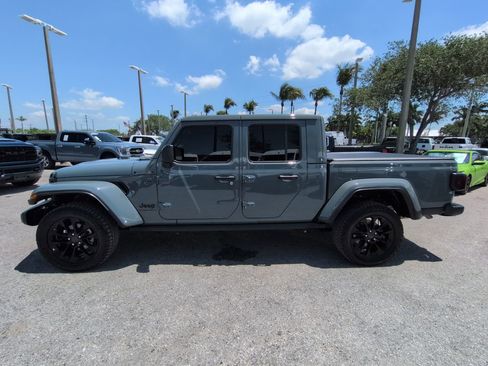 Used 2025 Jeep Gladiator Sport AWD/4WD image 8