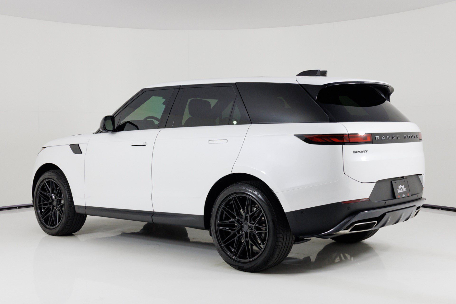 Used 2024 Land Rover Range Rover Sport SE AWD/4WD image 5