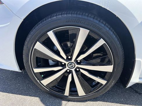 Certified 2021 Nissan Altima 2.5 SR w/ SR Premium Package image 9