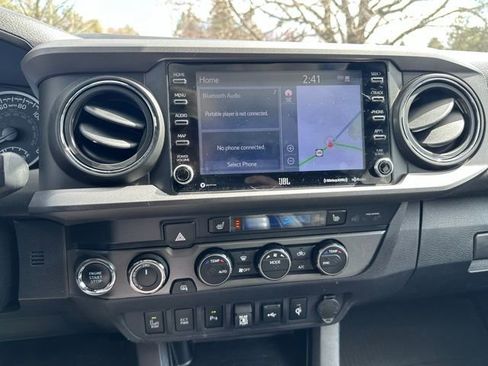 Used 2022 Toyota Tacoma TRD Off-Road w/ TRD Premium Off Road Package image 15