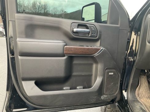 Used 2022 GMC Sierra 3500 Denali w/ Denali Ultimate Package image 17