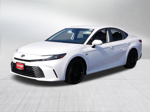 Certified 2025 Toyota Camry LE image 3
