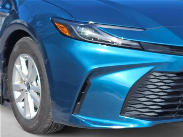 Used 2025 Toyota Camry LE w/ Convenience Package FWD image 4