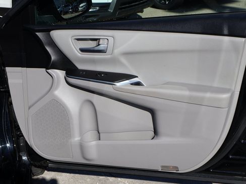 Used 2017 Toyota Camry SE image 11