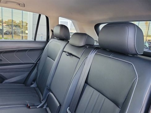 Used 2022 Volkswagen Tiguan SE image 15