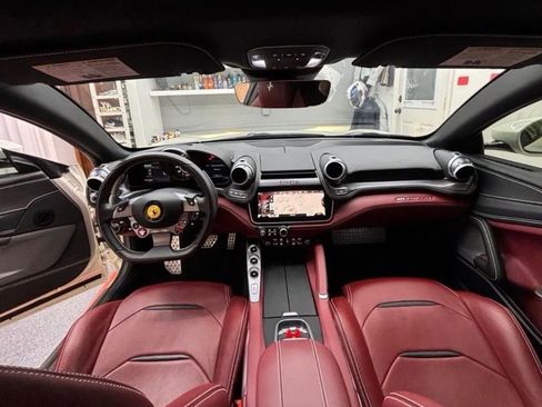 Used 2020 Ferrari GTC4Lusso T image 5