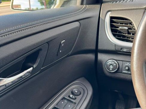 Used 2016 Chevrolet Traverse LT w/ Style and Technology Package FWD image 13