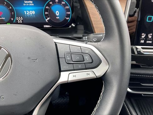 Used 2025 Volkswagen Atlas SE image 23