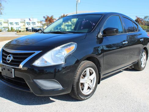Used 2015 Nissan Versa SV image 1