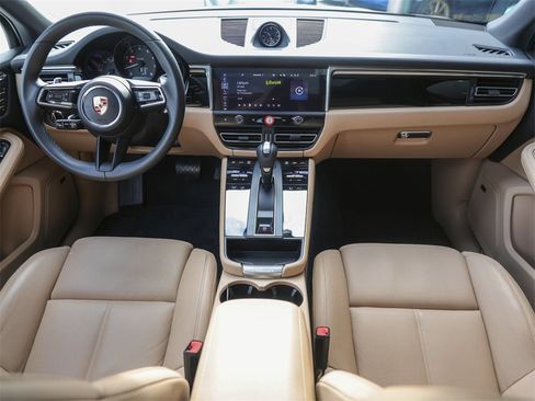 Used 2025 Porsche Macan image 34