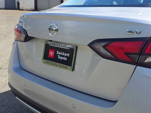 Used 2022 Nissan Versa SV FWD image 13