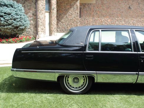 Used 1996 Cadillac Fleetwood Brougham RWD image 18