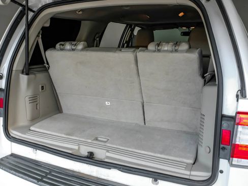 Used 2015 Lincoln Navigator 2WD image 45