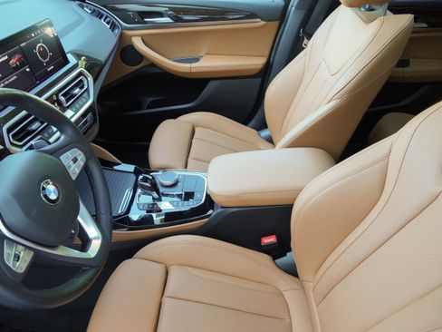 Certified 2025 BMW X4 xDrive30i AWD/4WD image 8