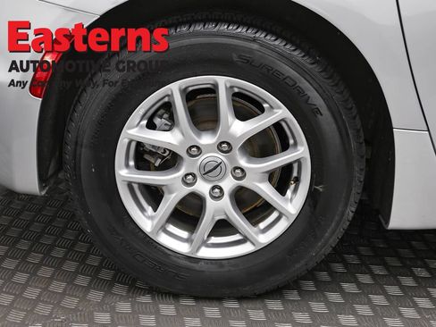 Used 2023 Chrysler Pacifica Touring-L FWD image 33