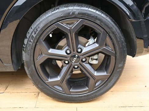 Used 2023 Kia Niro SX Touring FWD image 12