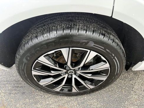 Used 2023 Volvo XC60 B5 Plus w/ Climate Package image 10