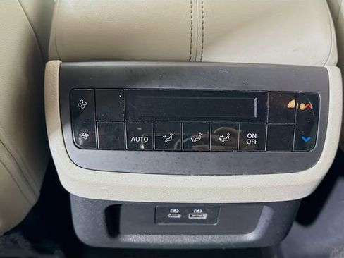 Used 2023 Nissan Pathfinder SL image 25