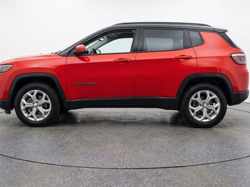 Used 2025 Jeep Compass Latitude image 5