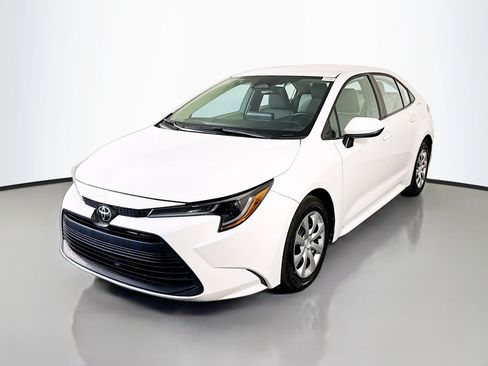 Used 2023 Toyota Corolla LE FWD image 4