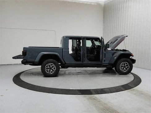 New 2026 Jeep Gladiator Rubicon w/ Steel Bumper Group image 16