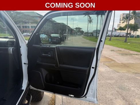 Used 2016 Toyota 4Runner SR5 image 18