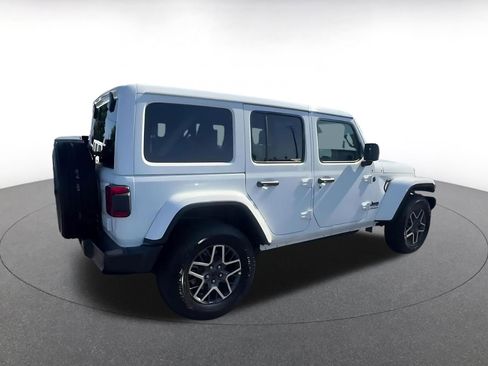 Used 2025 Jeep Wrangler Unlimited Sahara AWD/4WD image 15