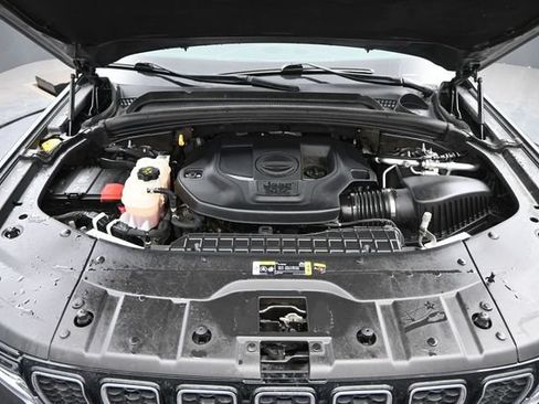 Used 2021 Jeep Grand Cherokee L Overland w/ Luxury Tech Group IV AWD/4WD image 44