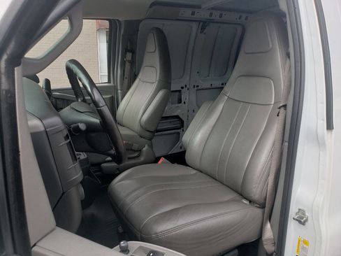 Used 2021 Chevrolet Express 2500 w/ Driver Convenience Package image 7