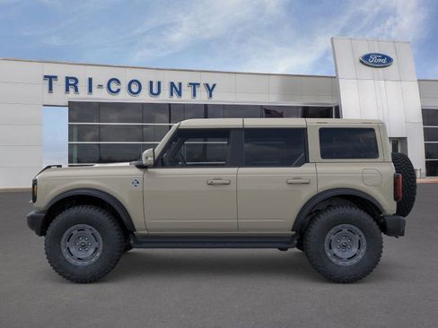 New 2025 Ford Bronco Outer Banks w/ Sasquatch Package image 3