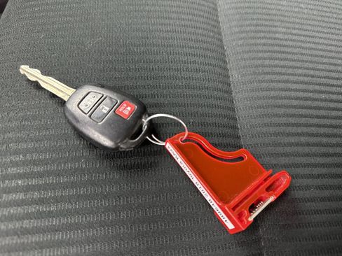 Used 2018 Toyota RAV4 LE FWD image 43