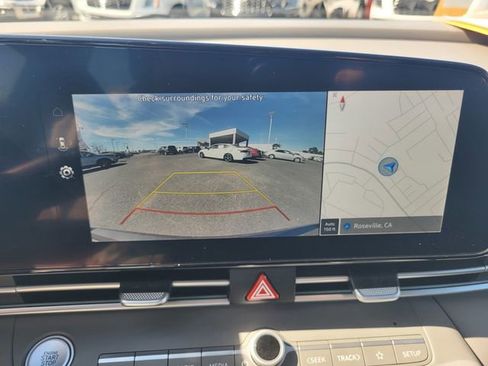 Used 2024 Hyundai Elantra SEL image 21