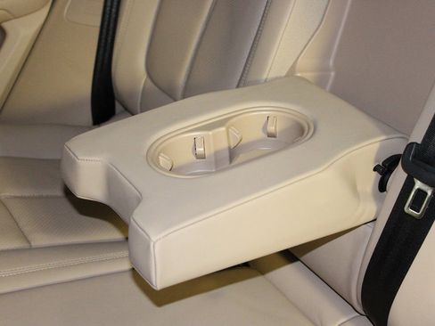 Certified 2025 Porsche Macan image 33