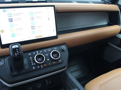 Used 2024 Land Rover Defender 130 S image 14