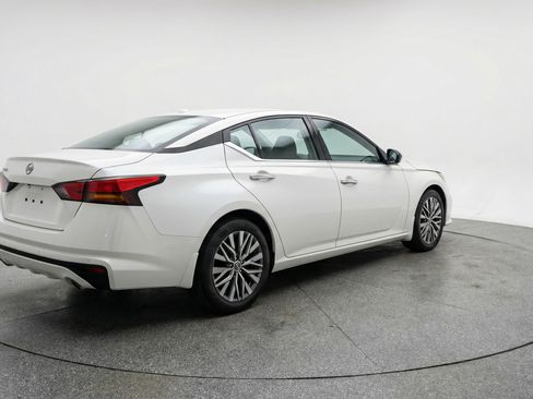 Used 2025 Nissan Altima 2.5 SV image 9