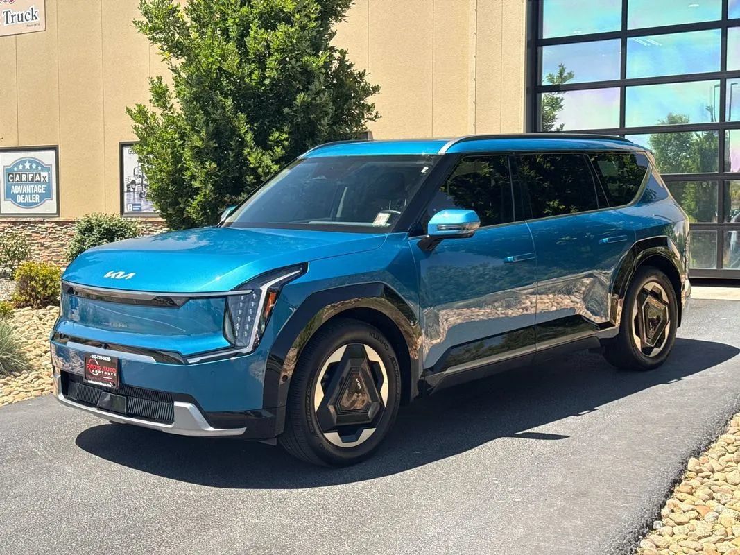 Used 2024 Kia EV9 Land w/ Towing Package AWD/4WD image 13