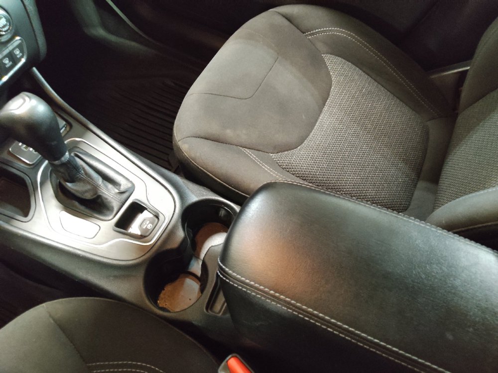 Used 2021 Jeep Cherokee Latitude FWD image 26