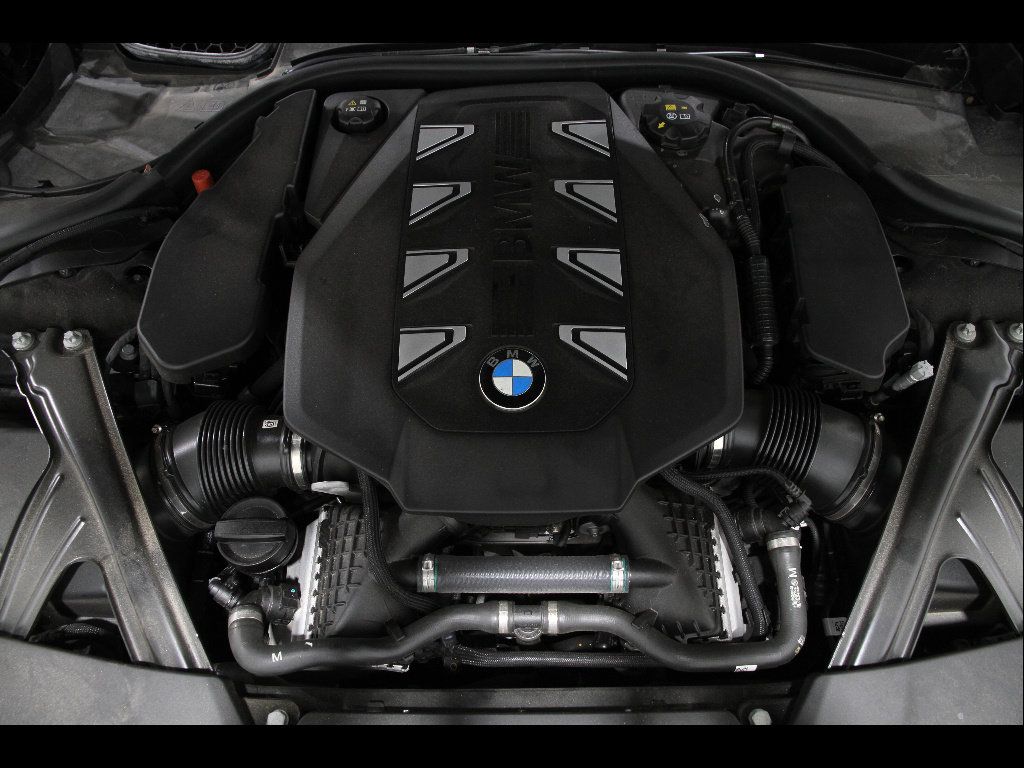 Used 2024 BMW 760i xDrive AWD/4WD image 21