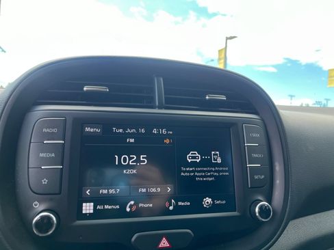 Used 2025 Kia Soul LX w/ LX Technology Package FWD image 20