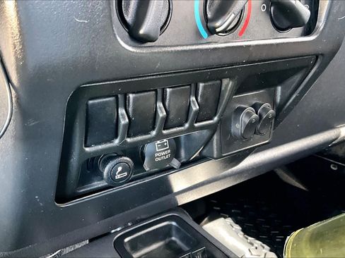 Used 2003 Jeep Wrangler X AWD/4WD image 31