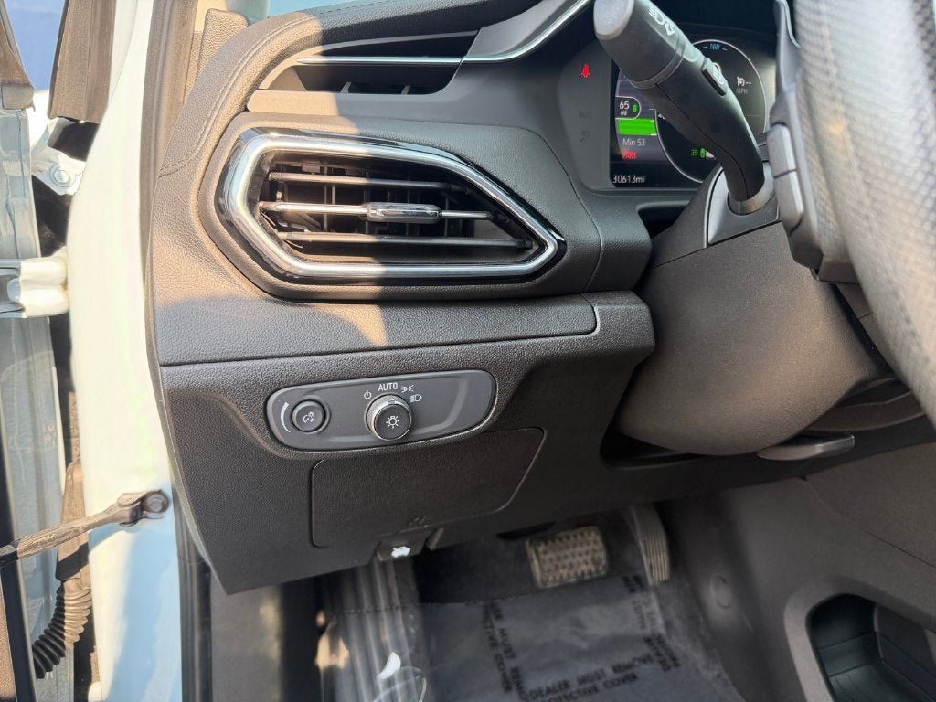 Used 2023 Chevrolet Bolt EUV LT FWD image 20