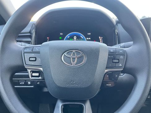 Used 2025 Toyota Camry LE image 27