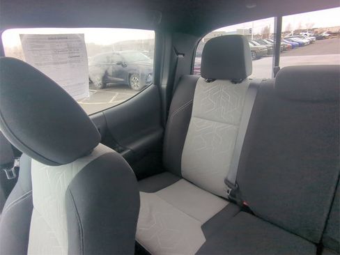 Used 2023 Toyota Tacoma TRD Off-Road image 13