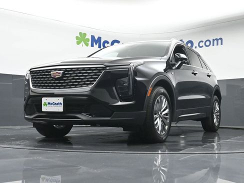 Used 2025 Cadillac XT4 Premium Luxury image 6