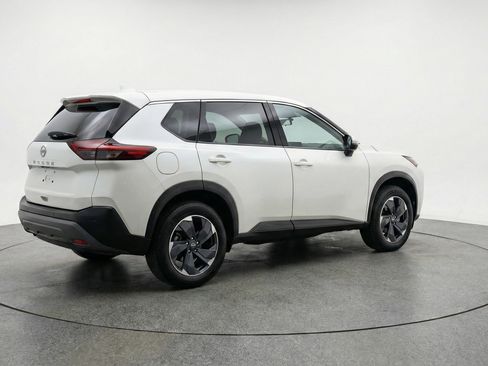 Used 2025 Nissan Rogue SV image 9
